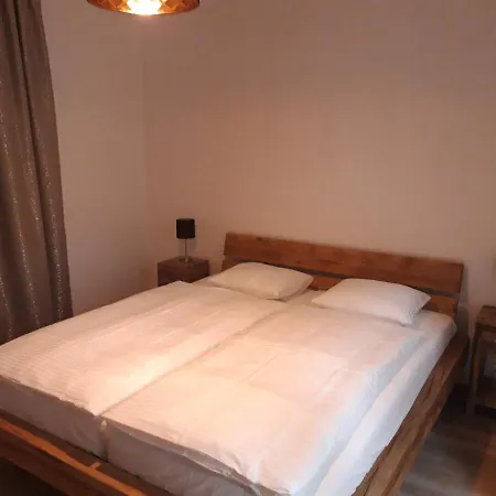 Luxusní Apartmán S Terasou A Zahradou čeladná